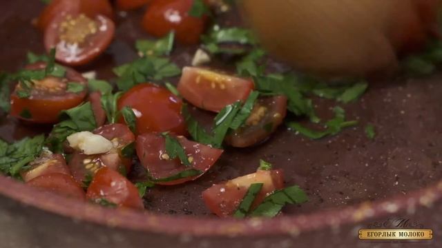 «Камамбер» от «Егорлык Молоко» на сковороде гриль с овощами. Ммм…? смотреть онлайн