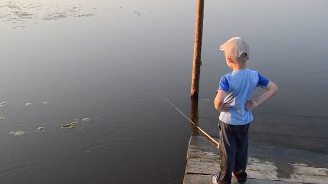 Рыбалка с детьми. Челлендж. Кто больше поймает. Юные рыболовы. смотреть онлайн