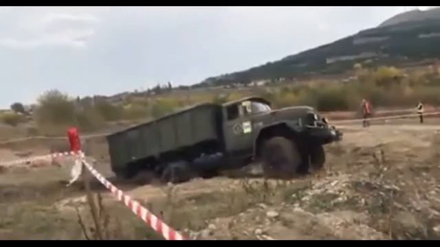 Кто круче Урал,ЗИЛ 131 или Газ 66 ZIL131 URAL GAZ66 смотреть онлайн