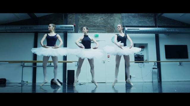 BALLET VS BEATBOX : WHEN CLASSIC MEETS HIP-HOP смотреть онлайн