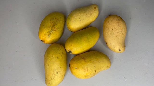 MANGOES SEASON #sweetmangoesreviewintelugu #honeymangoes #natural #mamidikayapandu #freshfruites смотреть онлайн