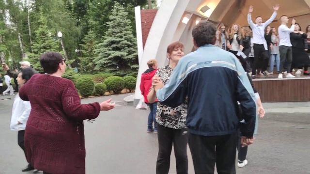 Нино Танцы ??? в парке Горького Июнь 2021 Харьков смотреть онлайн