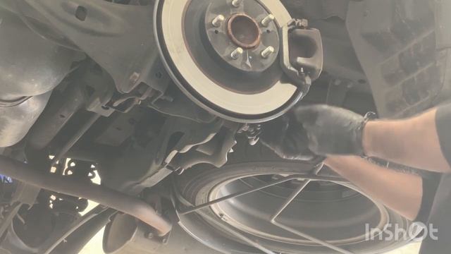 Mitsubishi Outlander (2018-2023) Rear Brake With E-Brake On Caliper. Brake Pad Replacement ( EPB ) смотреть онлайн