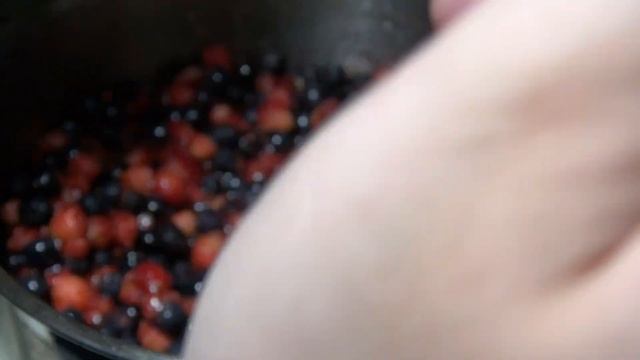 Чернику землянику насобирал кушаю смотреть онлайн