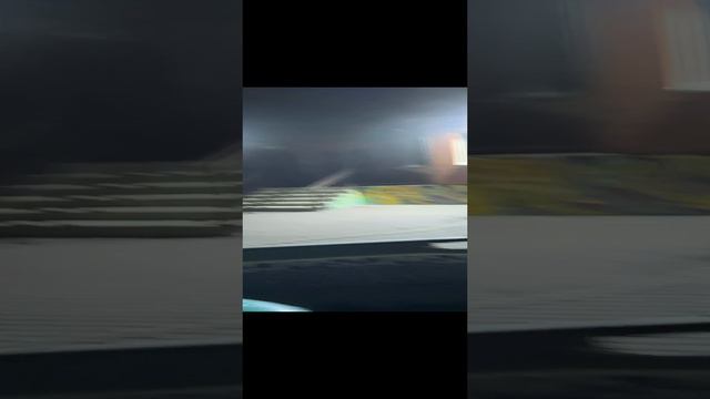 Отдыхаю в бассейне и смотрю на звёзды