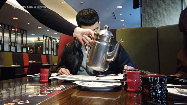 [Track 17] 박서준이 이태원에 뜬다!(X) 떴다!(O) 'Park Seo jun' visits Itaewon (ENG) смотреть онлайн