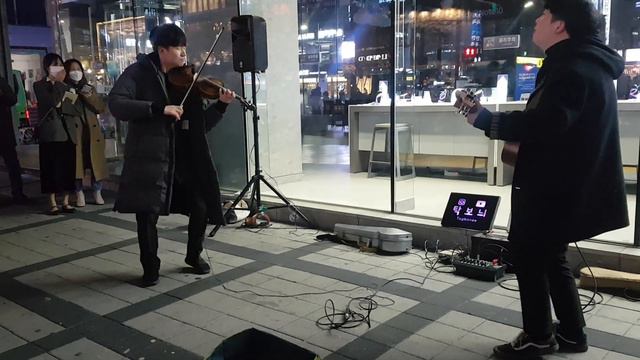 #Violin Busking #Titanic Ost # Celine Dion - My Heart Will Go On 겨울추위를 녹이는 홍대 바이올린 버스킹