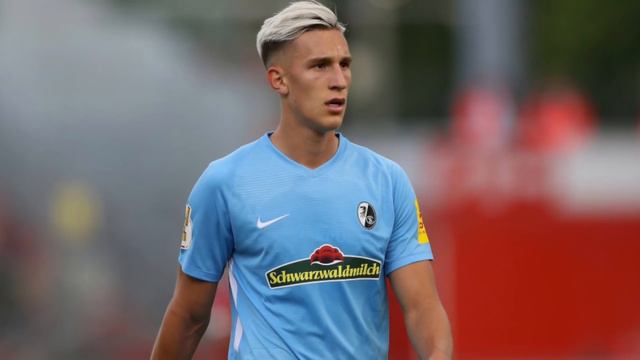 Why do Borussia Dortmund Always Fall Short? | Neglecting Defence & a Big Disconnect смотреть онлайн