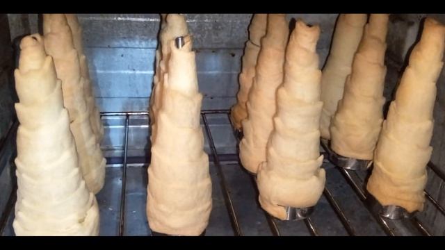 СЛОЕНЫЕ ТРУБОЧКИ СО СГУЩЕНКОЙ ЗА 15 МИН... смотреть онлайн