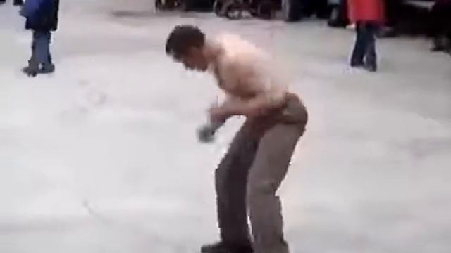 Пьяный мужик танцует! Звезда ютюба ! смотреть онлайн