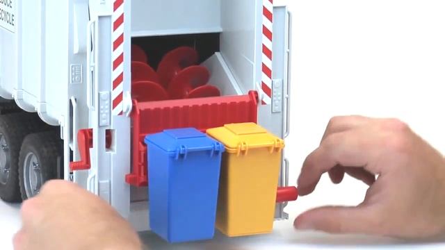 Мусоровоз MAN цвет кузова белый, кабины – зеленый 02-764 Bruder (Брудер) смотреть онлайн