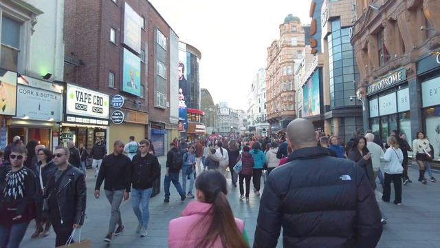 London Walk In West End On Easter Good Friday ? Trafalgar Square, Covent Garden & Soho - 4K 60fps