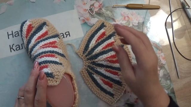 Первые наши тапочки связанные укороченными рядами смотреть онлайн