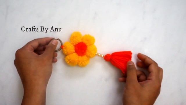 4 easy woolen keychain crafts | Keychain making with wool | Yarn DIY | DIY keychain | woolen craft смотреть онлайн