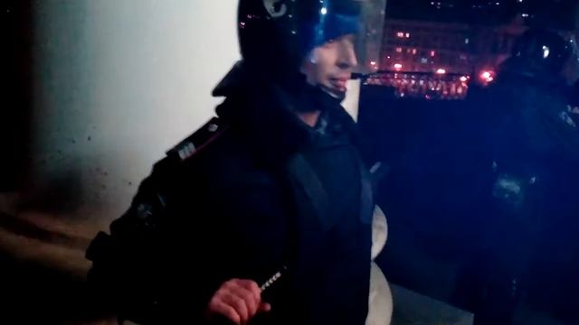 Попросил покурить у милиционера смотреть онлайн