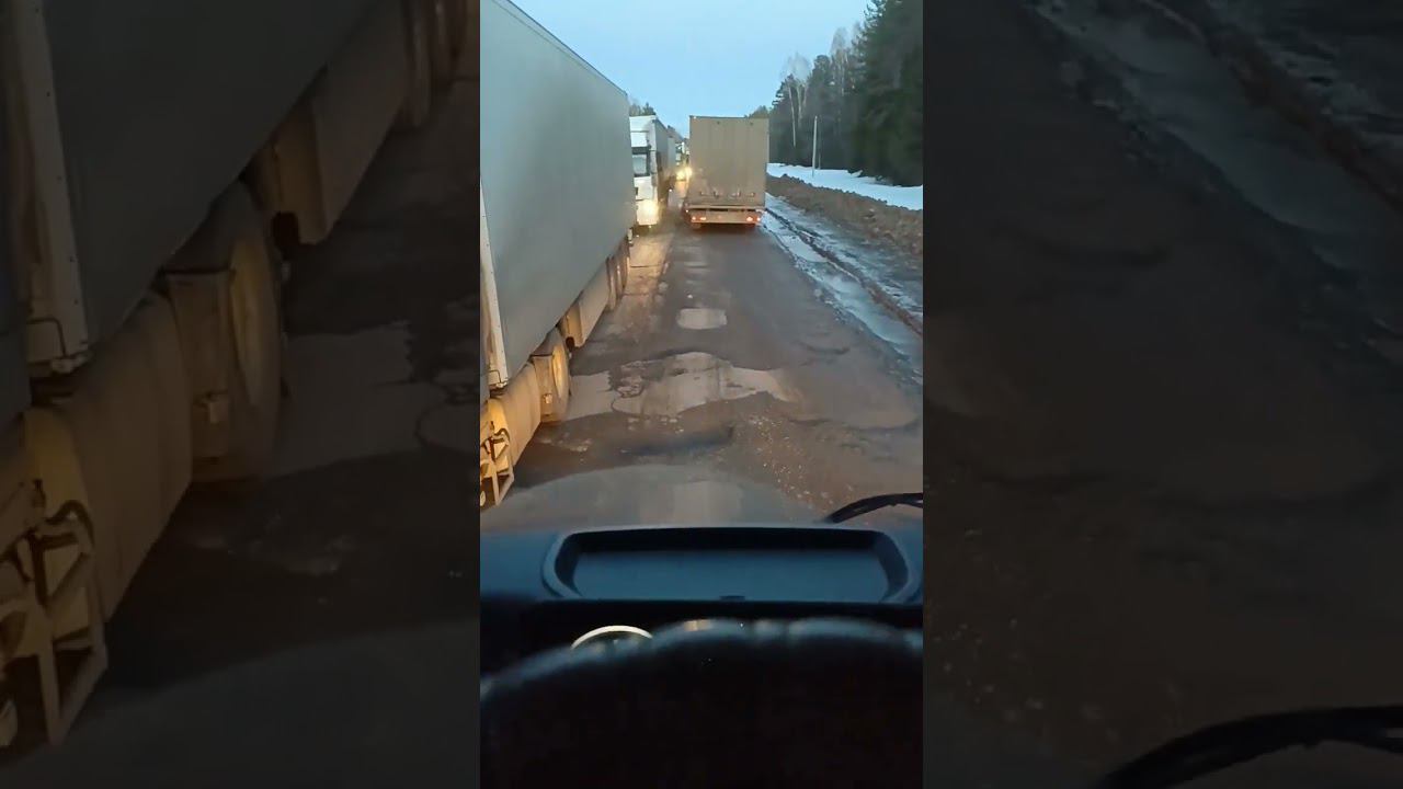 Дорога Киров-Пермь. Огромные ямы. Дальнобойщики. Деловые линии. Категория Е. смотреть онлайн