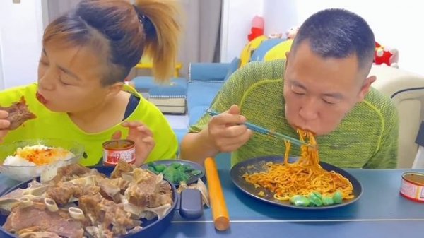 不给他做饭第8天，看你能坚持多久#eating show#eating challenge#husband and wife eating food#mukbang #asmr eating
