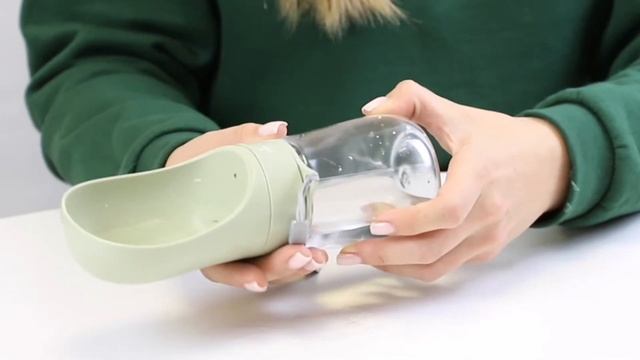 Дорожная поилка для собак и кошек TRIOL "Компакт" смотреть онлайн