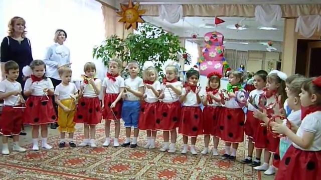 оркестр "С крыши капели" в средней группе на 8 марта 2016 г. детский сад №31 смотреть онлайн