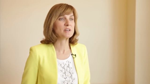 Fiona Bruce talks to DG Translation about languages смотреть онлайн
