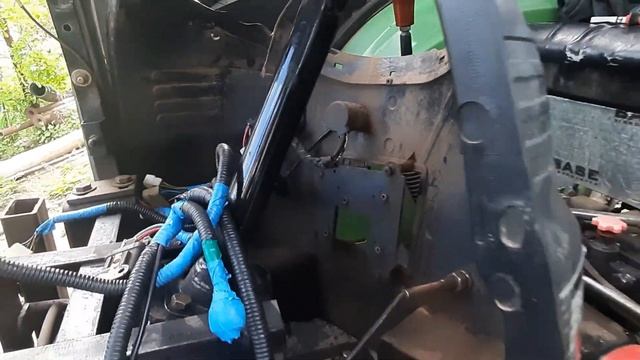 Вырвал всю проводку на Китайском минитракторе. Перенёс блок предохранителей . смотреть онлайн