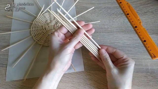 №41 Урок. КРУГЛОЕ ДНО для НОВИЧКОВ. С этого надо начинать учиться плести бумажной лозой смотреть онлайн