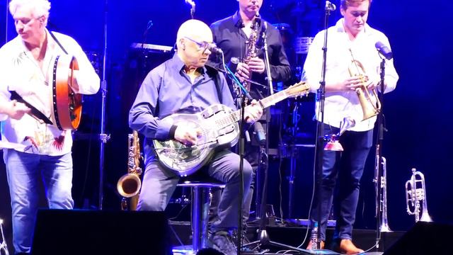 Mark Knopfler - 08 Done With Bonaparte - Royal Albert Hall 2019 SBD смотреть онлайн