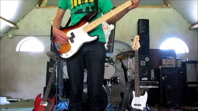 Arctic Monkeys - Crying Lightning Bass Cover смотреть онлайн