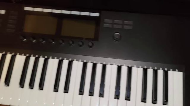 Komplete Kontrol S49 Smart Keyboard Controller