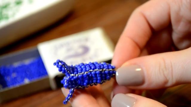 DIY - Как сплести цветок из бисера (колокольчик). Уроки бисероплетения для начинающих. смотреть онлайн