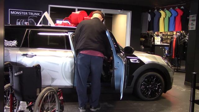 Multi-Lift lift exiting 2017 Mini Cooper Clubman S - Exterior view смотреть онлайн