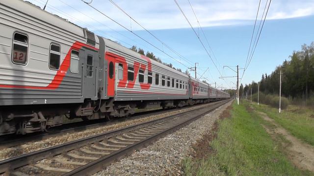 Электровоз ЭП20-013 с фирменным поездом "Янтарь" смотреть онлайн