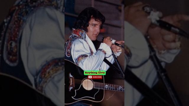 Elvis GAVE AWAY JEWELRY to the audience ? #elvispresley #subscribe #shorts #pinterest #whatsapp смотреть онлайн