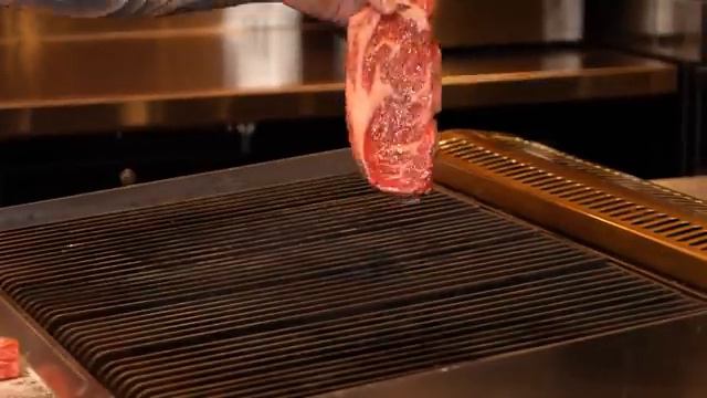 The Perfect Steak Every Time With These 3 Techniques смотреть онлайн