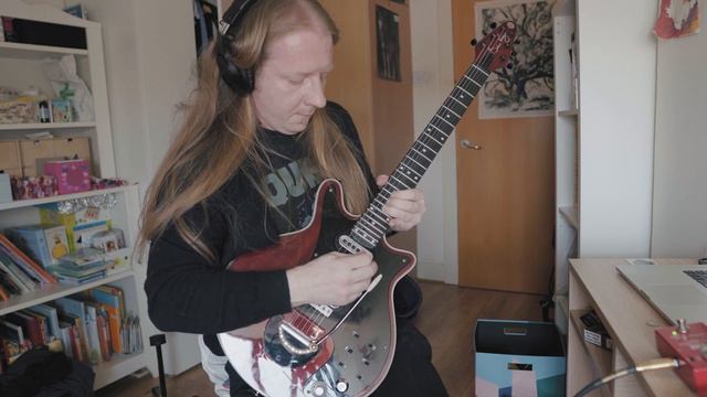 Can Amplitube Brian May Turn My Les Paul Into a Red Special? Out of Phase tones. смотреть онлайн