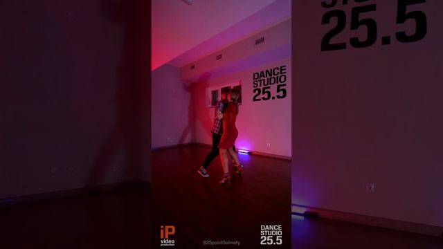 Bachata. Danil Poltavsky & Tatiana Salatina || Dance Studio 25.5 смотреть онлайн
