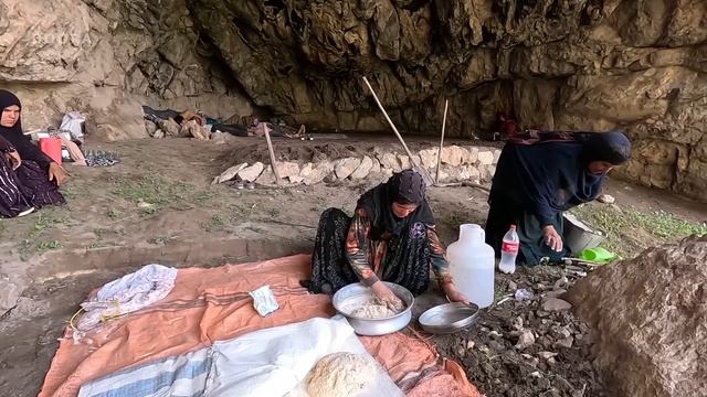 Baking the most Difficult type of Bread you've ever seen, on Fire (Iran 2023) смотреть онлайн