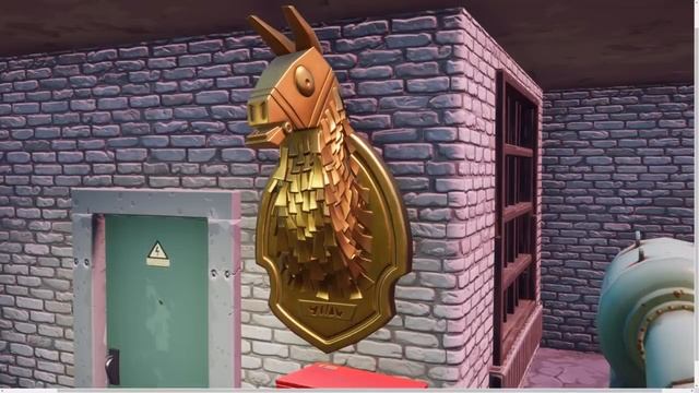 MIDAS GOLDEN LLAMA LOCATION & Search Midas' GOLDEN LLAMA Between a Junk Yard, Gas Station (Fortnite смотреть онлайн