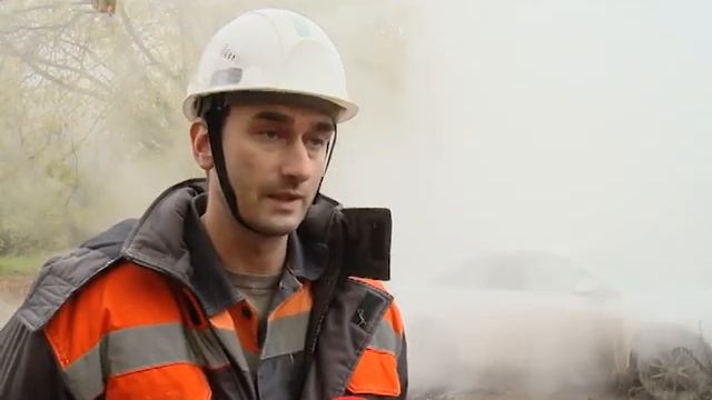 27 09 2019 Фонтан с кипятком в Ижевске: повреждения получили автомобили и здание смотреть онлайн