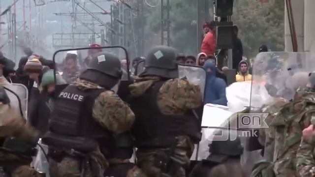 как за нас стояли и падали югославские Беркуты. Арабо-сунниты рвутся в Ганновер. Македонская границ смотреть онлайн