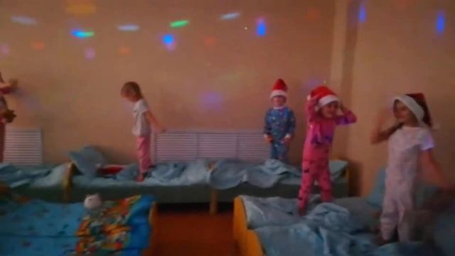 Пижамная вечеринка смотреть онлайн