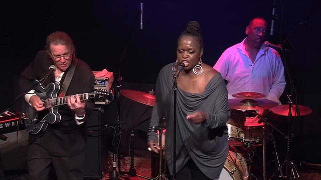 Chain of Fools (Aretha Franklin cover) | Terrie Odabi Live! смотреть онлайн
