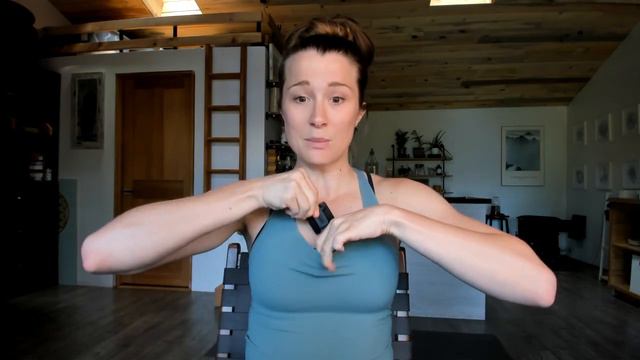 How to wear the Rode Wireless Go microphone to teach yoga online смотреть онлайн