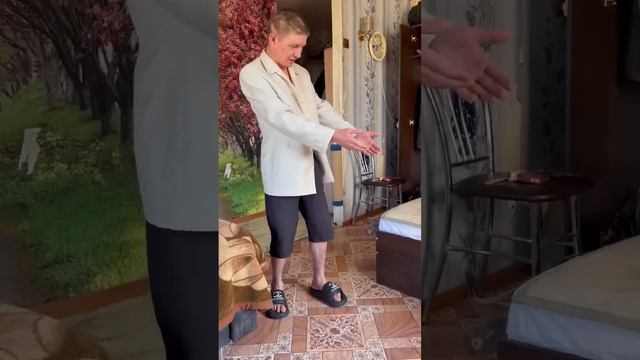 БЕЗУМНЫЙ ПАША ПОДАРИЛ ИРИШКЕ НОВЫЕ САПОГИ НА ДЕНЬ РОЖДЕНИЯ смотреть онлайн