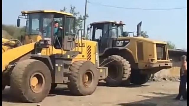 Как снять прикипевшее колесо на погрузчике. смотреть онлайн
