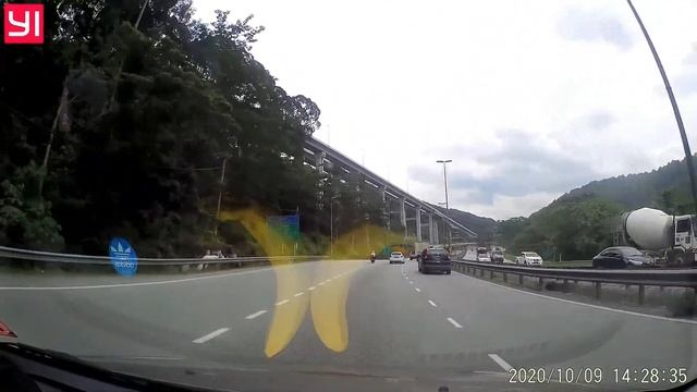 YI Smart Dash Camera International Version WiFi Night Vision 1080P смотреть онлайн