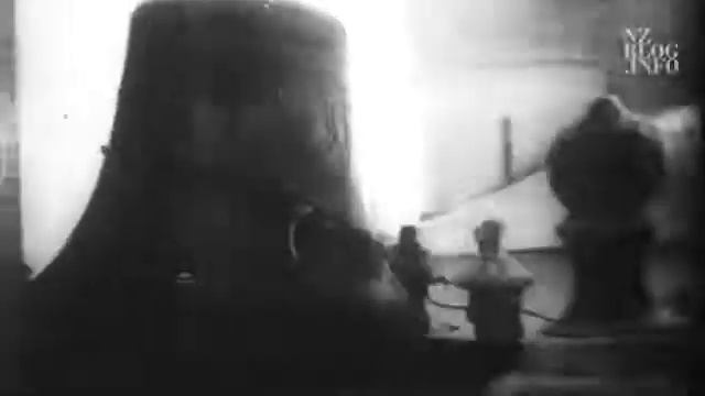 Сброс колоколов с Троице Сергиевой Лавры Посмотрите на лица людей сегодня мы знаем, чем закончил смотреть онлайн