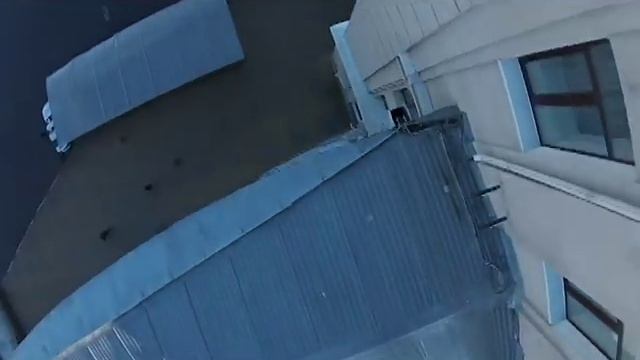 Опасненько полет квадрокоптера DJI Phantom 2 смотреть онлайн
