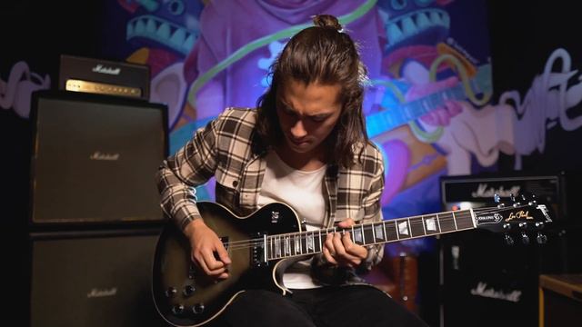 La NUEVA SIGNATURE DE GIBSON, ADAM JONES | Eusica Music Store смотреть онлайн