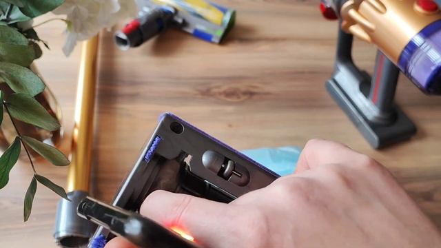 Dyson MOTORBAR Temizleme Başlık Neden Dönmüyor ? Tüm Dysonlar İçin Bu Yöntem! смотреть онлайн